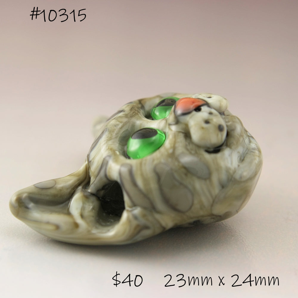 Gray Tabby with Green Eyes and Coral Nose Sculptural Bead