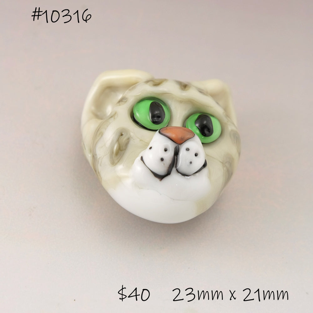 Ivory White Tabby with Green Eyes and Coral Nose Sculptural Bead